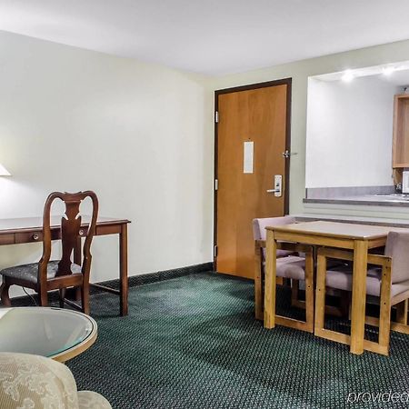 Econo Lodge Inn & Suites Denver Exterior foto